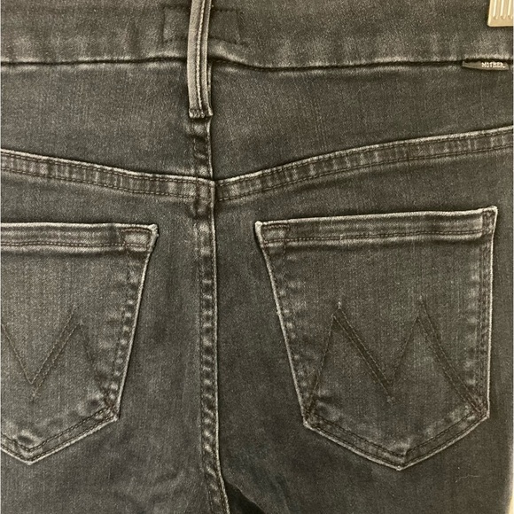MOTHER High Waisted Looker Ankle Fray in Blackbird, Size 24 - Picture 8 of 9